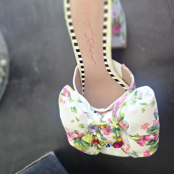 Betsey Johnson Floral Bow Mules - Picture 7 of 10